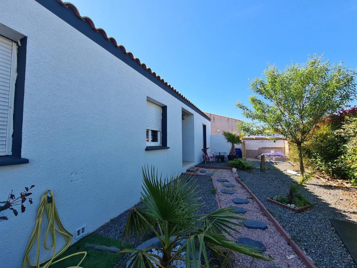 Villa Avec Piscine Sans Vis-A-Vis Caux-et-Sauzens Exteriör bild